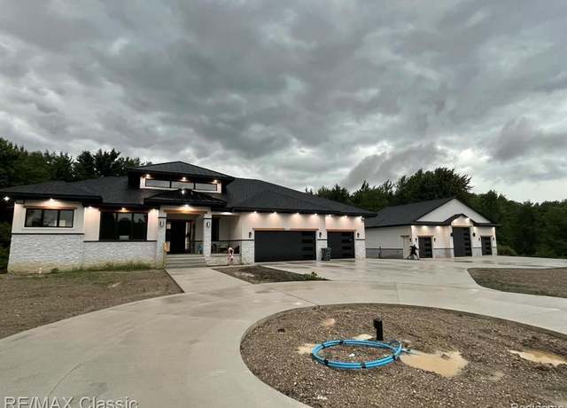 Property at 815 N Milford Rd, Milford, MI 48381, 3 beds, 2.5 baths