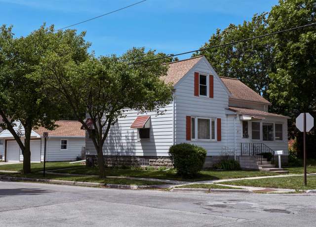 Property at 1112 S Chilson St, Bay City, MI 48706, 4 beds, 1.5 baths
