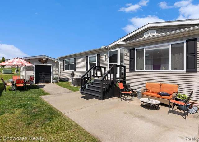 Property at 2848 Boulder Ridge Trail Dr, Milford, MI 48380, 3 beds, 2 baths