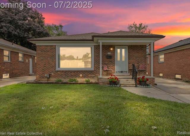 Property at 124 Elmsford Dr, Clawson, MI 48017 1245, 3 beds, 1 bath