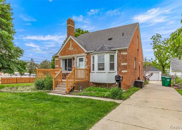 Property at 29046 Krauter St, Dearborn Heights, MI 48135 2494, 3 beds, 1 bath