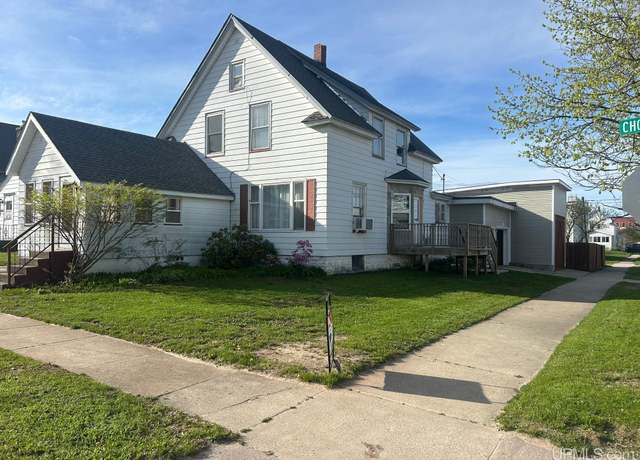 Property at 231 E Chocolay St, Munising, MI 49862, 4 beds, 2 baths