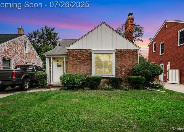 Property at 1422 Hollywood Ave, Grosse Pointe Woods, MI 48236 1308, 3 beds, 2 baths