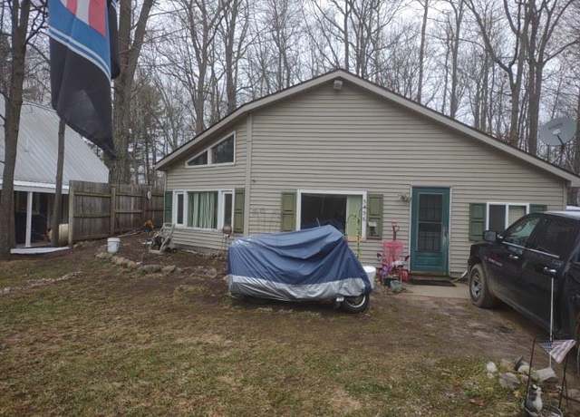 Property at 5456 Hillcrest St, Gladwin, MI 48624, 3 beds, 2 baths