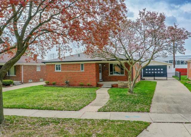 Property at 14241 Greenbriar St, Oak Park, MI 48237, 3 beds, 2.5 baths