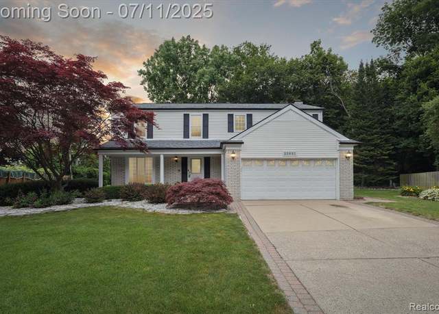 Property at 33981 Embassy St, Chesterfield, MI 48047 2063, 4 beds, 2.5 baths