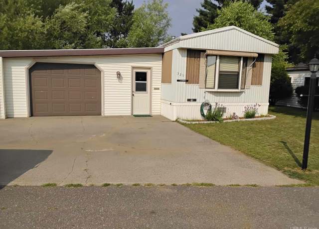 Property at 325 Chestnut St, Iron Mountain, MI 49801, 2 beds, 2 baths
