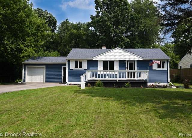 Property at 2079 Woodland Pass, Burton, MI 48519 1323, 3 beds, 2 baths