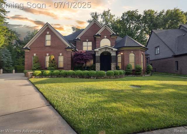 Property at 27715 Stephany Ct, Harrison Twp, MI 48045 1660, 5 beds, 3.5 baths