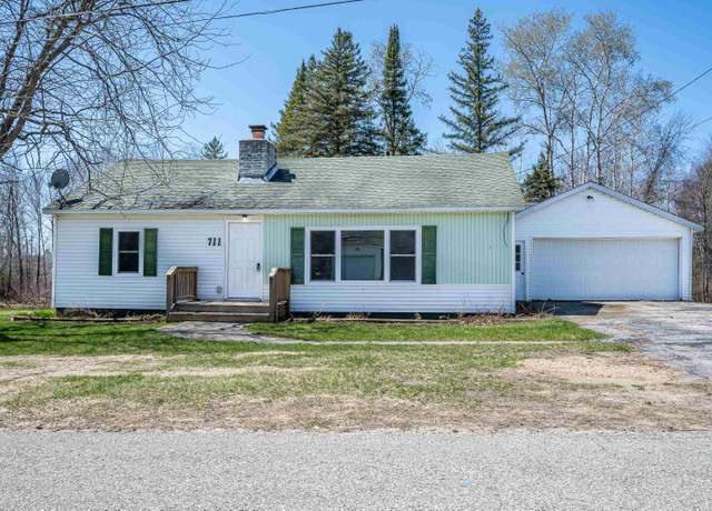 Property at 711 N Spring St, Gladwin, MI 48624, 3 beds, 1.5 baths