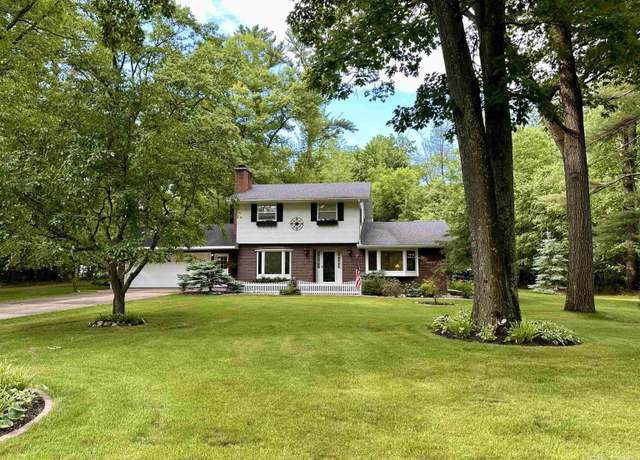 Property at W8660 Orchard St, Iron Mountain, MI 49801, 3 beds, 2.5 baths