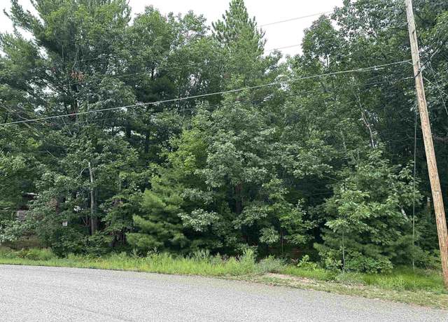 Property at 51 Oakridge Dr, Marquette, MI 49855