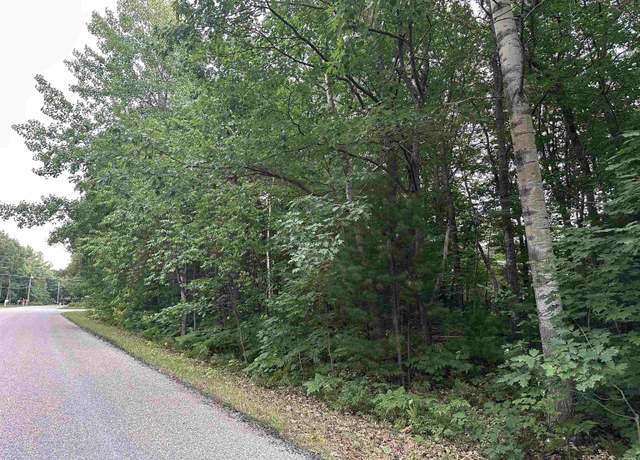 Property at 51 Oakridge Dr, Marquette, MI 49855