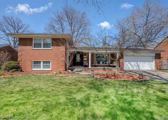 Property at 1720 HAWTHORNE St, Trenton, MI 48183 1820, 4 beds, 2 baths