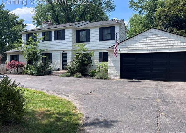 Property at 16635 E Jefferson Ave, Grosse Pointe Park, MI 48230 1442, 4 beds, 2.5 baths