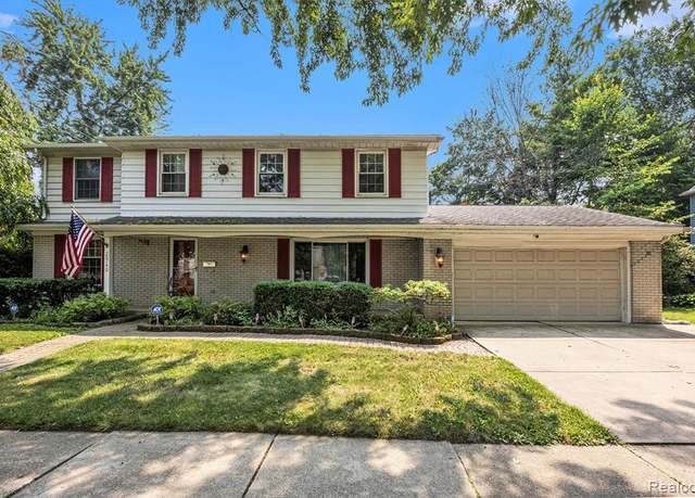 Property at 20740 Marter Rd, Grosse Pointe Woods, MI 48236 1424, 4 beds, 2.5 baths
