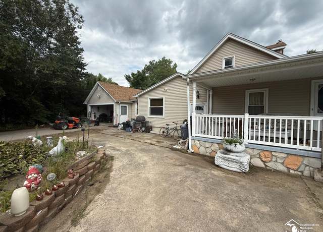 Property at 261 Carleton Rockwood Rd, Carleton, MI 48117, 3 beds, 1 bath