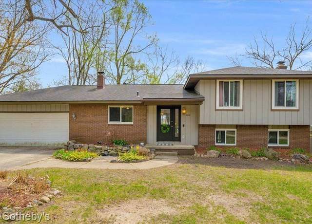 Property at 4030 Ashford St, White Lake, MI 48383 1702, 4 beds, 1.5 baths