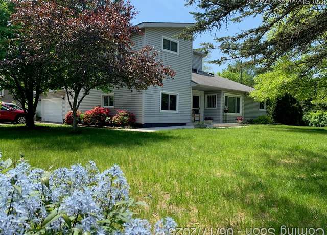 Property at 5865 Crescent Rd, Waterford, MI 48327 2626, 4 beds, 2 baths