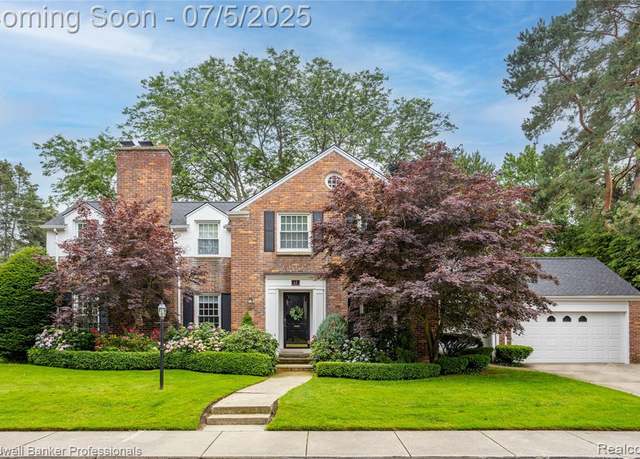 Property at 17 Colonial Rd, Grosse Pointe Shores, MI 48236, 4 beds, 3.5 baths