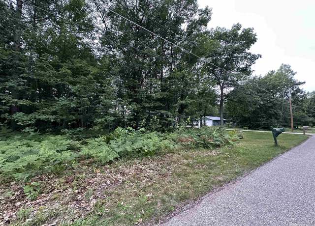 Property at 225 Oakridge Dr, Marquette, MI 49855