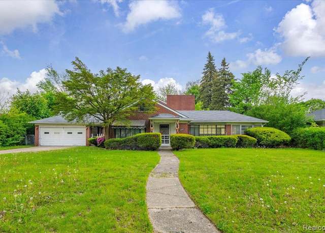 Property at 17240 Pontchartrain Blvd, Detroit, MI 48203 8203, 3 beds, 2.5 baths