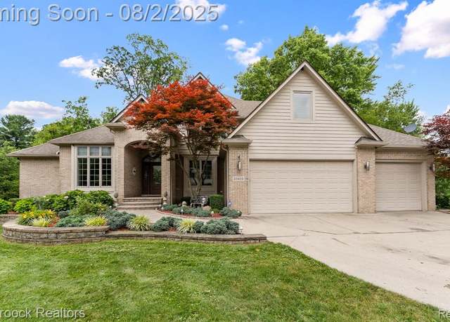 Property at 20403 Robinway Dr, Clinton Township, MI 48036 1833, 5 beds, 4 baths