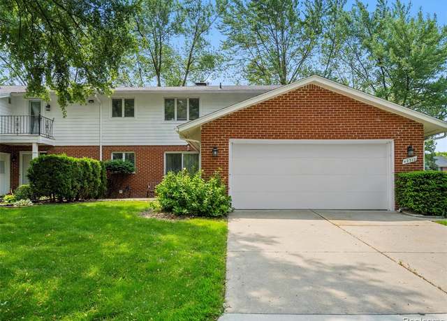 Property at 42712 Elizabeth Cir, Clinton Township, MI 48038 1724, 2 beds, 2.5 baths