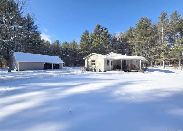 Property at 8136 Linsmeyer Ln, WI 54156, 6 beds, 2 baths