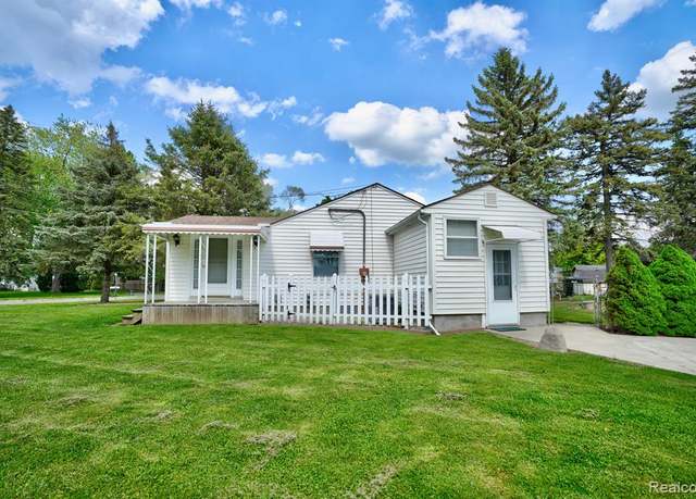 Property at 6154 Roberta St, Burton, MI 48509 2430, 3 beds, 1 bath