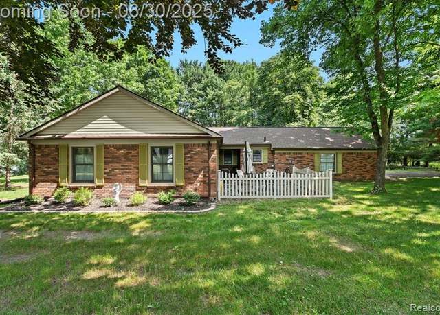 Property at 7248 Parkwood Dr, Fenton, MI 48430 9209, 3 beds, 2 baths