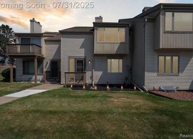 Property at 6354 Laurentian Ct, Flint, MI 48532 2039, 3 beds, 2.5 baths
