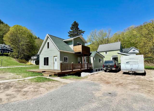Property at 518 Lynn St, Munising, MI 49862, 4 beds, 2 baths