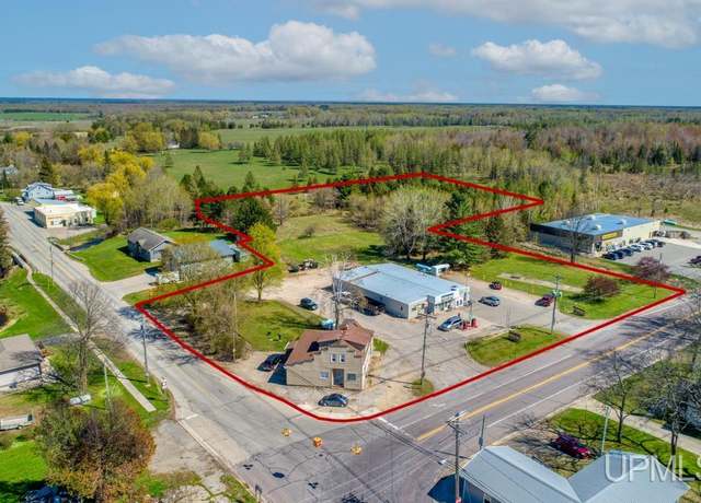 Property at 11894 M35 Hwy, Perkins, MI 49872, 4 beds, 3 baths