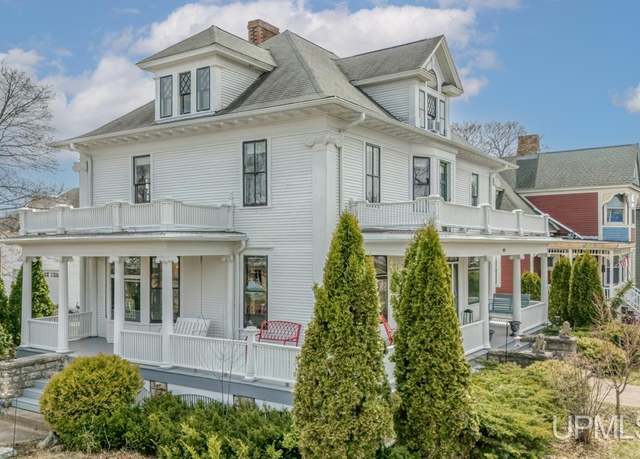 Property at 301 S 7th St, Escanaba, MI 49829, 5 beds, 3 baths