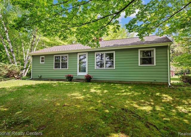 Property at 8520 PONTIAC Trl, South Lyon, MI 48178 7019, 4 beds, 1.5 baths