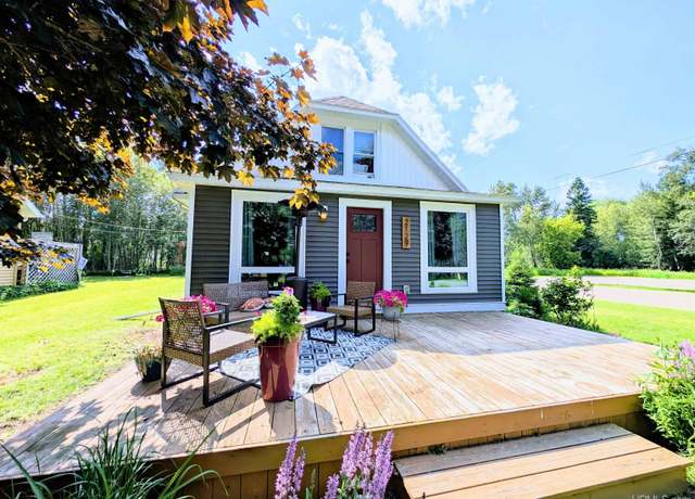 Property at 2129 Longyear Ave, Marquette, MI 49855, 2 beds, 1 bath