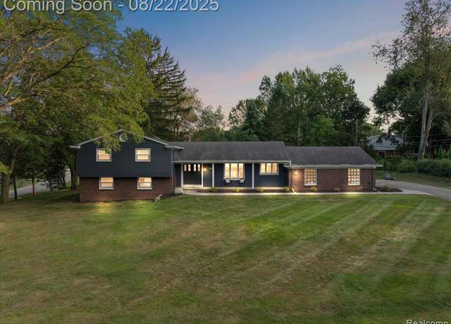 Property at 4521 Coachmaker Dr, Bloomfield Hills, MI 48302 2226, 4 beds, 3.5 baths