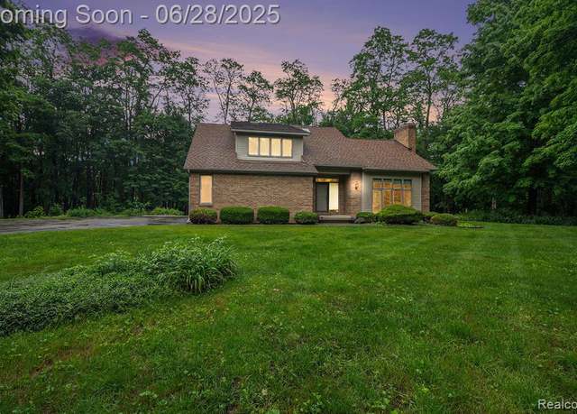 Property at 6375 Perryville Rd, Holly, MI 48442 9434, 3 beds, 2.5 baths