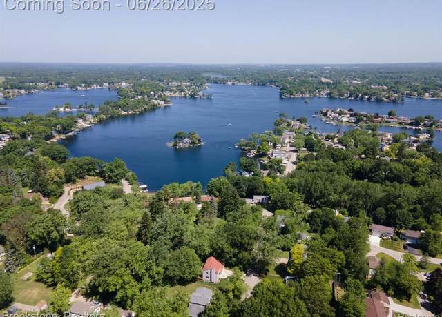Property at 646 Alan Dr, Lake Orion, MI 48362 2800, 3 beds, 1.5 baths