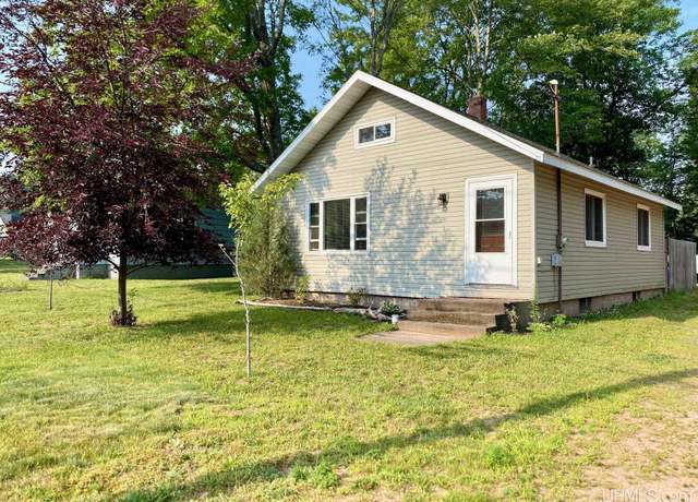 Property at 1705 Woodland Ave, Marquette, MI 49855, 2 beds, 1 bath