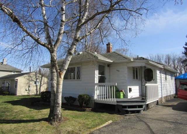 Property at 1407 Lynn St, Owosso, MI 48867, 3 beds, 2 baths