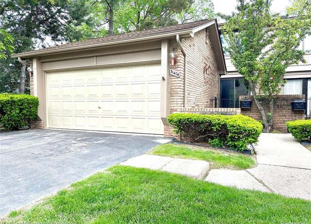 Property at 31404 Hunters Circle Dr, Farmington, MI 48334 1308, 2 beds, 2.5 baths