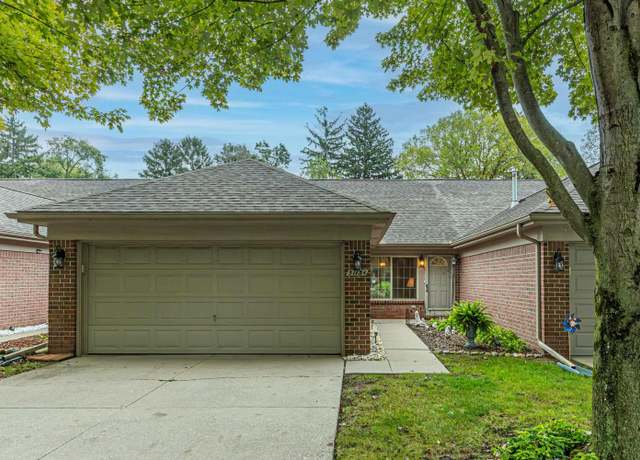 Property at 51134 Courtyard Dr, Chesterfield Twp, MI 48047, 2 beds, 2 baths