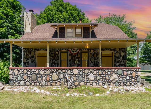 Property at 5200 W M-18 Rd, Gladwin, MI 48624, 5 beds, 1 bath