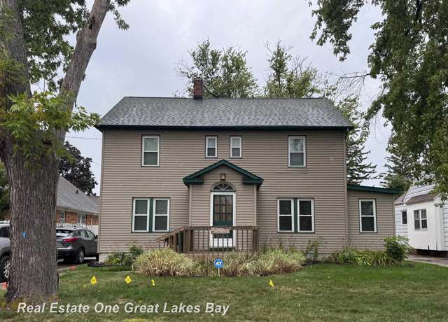 Property at 2912 State St, Saginaw, MI 48602, 5 beds, 1.5 baths