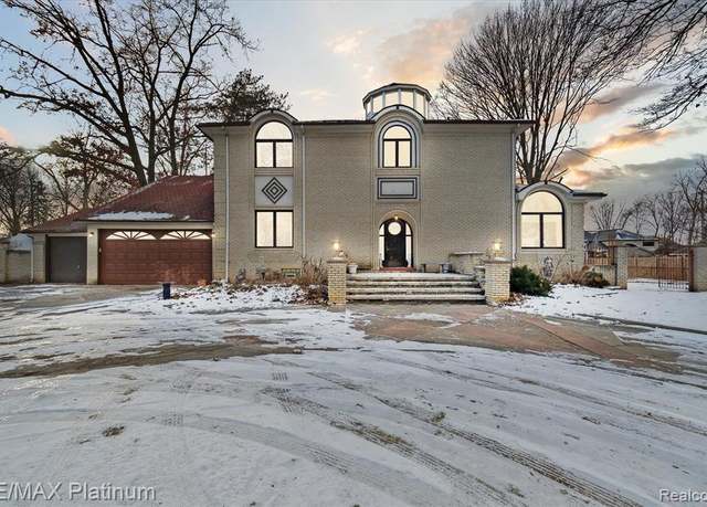Property at 401 N Gulley Rd, Dearborn Heights, MI 48127, 6 beds, 6 baths