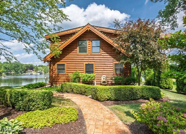 Property at 2757 S Hacker Rd, Brighton, MI 48114 8912, 2 beds, 2.5 baths