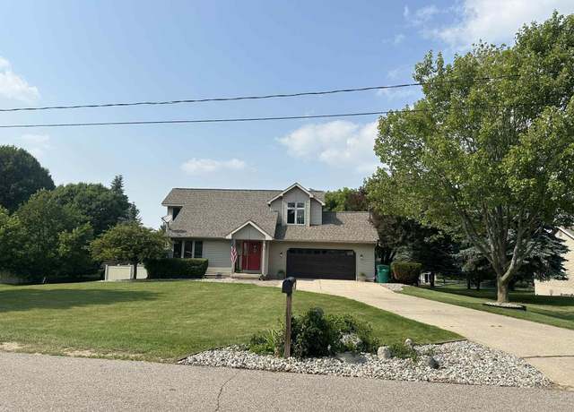 Property at 1206 Bartlett St, Gladwin, MI 48624, 4 beds, 3.5 baths