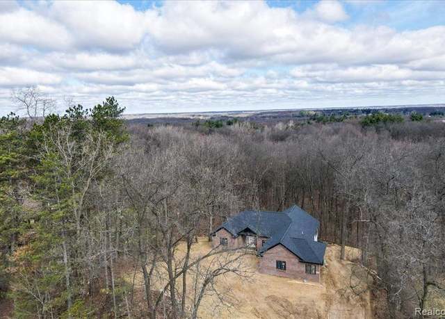 Property at 15620 Pine Rdg, Holly, MI 48462, 3 beds, 2.5 baths